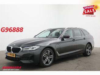 Vaurioauto  passenger cars BMW 5-serie Touring 520e High Executive LED Leder Memory Navi Clima Cruise SHZ 2021/4