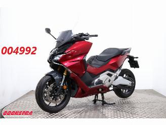 skadebil motor Honda  Forza 750 Forza 750 ABS DCT 9.215 km! 2021/5
