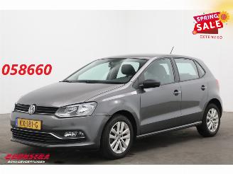 damaged passenger cars Volkswagen Polo 1.2 TSI Comfortline Airco Bluetooth 98.593 km! 2017/2