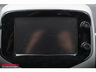 Toyota Aygo 1.0 VVT-i x-play Aut. Bluetooth Airco Cruise Camera picture 25