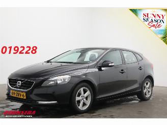 Schadeauto Volvo V-40 1.6 T3 Kinetic Pano Leder Navi Clima Cruise Camera PDC 2013/1
