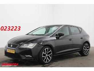 Vaurioauto  passenger cars Seat Leon 1.2 TSI Reference Airco Bluetooth Cruise SHZ PDC 2013/11