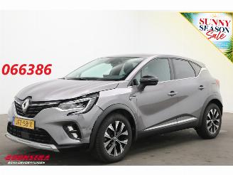 Damaged car Renault Captur 1.6 E-Tech PHEV 160 techno LED ACC Apple/Android Camera 2023/8