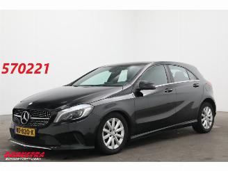 krockskadad bil auto Mercedes A-klasse 180 7G-Tronic LED Navi Airco Cruise Camera PDC 2017/1