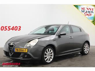 krockskadad bil auto Alfa Romeo Giulietta 1.4 T Distinctive Bluetooth Clima Cruise 2011/2
