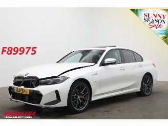 krockskadad bil auto BMW 3-serie 330e M-Sport Cruise Navi Leder Schuifdak Camera Apple/Android SHZ AHK PDC 2025/11