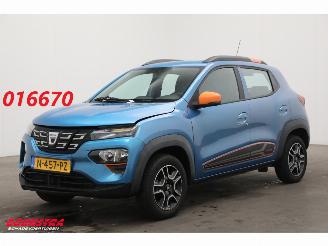 krockskadad bil auto Dacia Spring Comfort Plus 27 kWh Cruise Camera Navi Airco Leder PDC 37.022 km! 2021/12