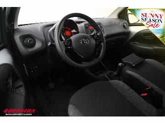 Toyota Aygo 1.0 VVT-i x-fun Airco Bluetooth 38.601 km! picture 16