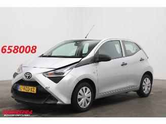 uszkodzony samochody osobowe Toyota Aygo 1.0 VVT-i x-fun Airco Bluetooth 38.601 km! 2021/8