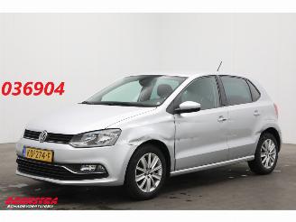 uszkodzony samochody osobowe Volkswagen Polo 1.0 Comfortline Edition Clima Cruise Bluetooth AHK 2016/8