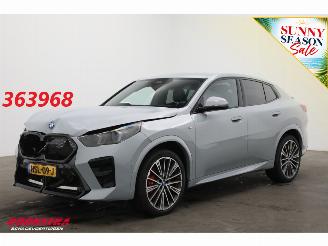 krockskadad bil auto BMW iX2 eDrive20 M Sport Edition Cruise ACC H/K 360° Leder Memory HUD Apple/Android 2025/6
