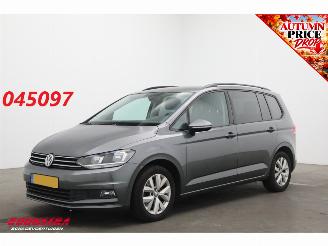 Damaged car Volkswagen Touran 1.0 TSI Comfortline 7p ACC Navi Clima Camera PDC AHK 2019/3