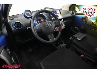 Toyota Aygo 1.0 VVT-i Now 5-drs Airco Navi Bluetooth 92.182 km! picture 16