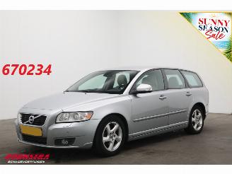 krockskadad bil auto Volvo V-50 1.6 D2 S/S Kinetic Cruise Navi Clima Leder SHZ PDC 2011/12