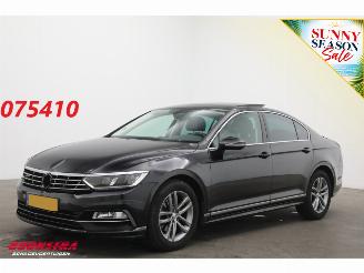 Damaged car Volkswagen Passat 1.6 TDI Highline R-Line Pano ACC ErgoComf. Apple/Android SHZ AHK 2016/10