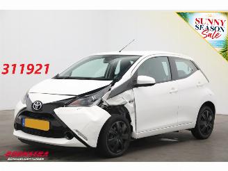 Voiture accidenté Toyota Aygo 1.0 VVT-i x-play Apple/Android Airco Cruise Camera 2018/1