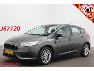 krockskadad bil auto Ford Focus 1.0 Trend Edition 5-drs Airco Navi Cruise Airco PDC 51.689 km! 2015/9