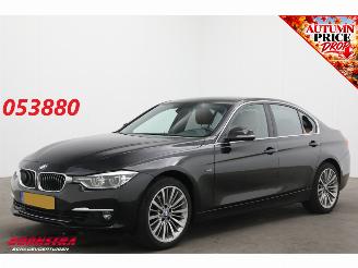 Unfallwagen BMW 3-serie 318i Aut. Luxury Cruise Navi Clima Leder SHZ PDC 2017/4