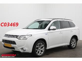 skadebil auto Mitsubishi Outlander 2.0 PHEV instyle 4WD Schuif/kantel Navi Clima Leder SHZ Camera PDC AHK 2014/9
