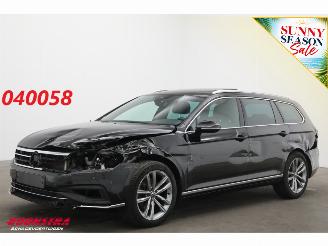 Schadeauto Volkswagen Passat Variant 2.0 TDI 200 PK DSG R-Line Pano LED ACC ErgoComf. Camera AHK 2023/2