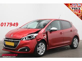 krockskadad bil auto Peugeot 208 1.2 PureTech Signature Cruise Navi Airco Apple/Android PDC 2019/5