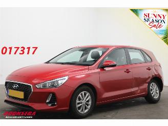 krockskadad bil auto Hyundai I-30 1.4 T-GDI Comfort Clima Cruise Apple/Android Camera PDC 44.536 km! 2017/3