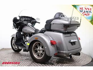Harley-Davidson  FLHTCUTG Tri Glide Ultra Classic 5HD! LED ABS Cruise Reverse 28.802 km! picture 4