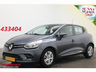 krockskadad bil auto Renault Clio 0.9 TCe Zen Cruise Navi Airco Bluetooth Dab 2016/10