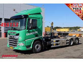 dañado camiones DAF XD 450 6X2 Haakarm + HMF 3220K-RCS Kran 124.200 km! 2024/4
