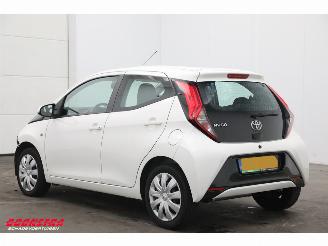 Toyota Aygo 1.0 VVT-i x-play Teilediebstahl Navi Airco Apple/Android Camera picture 4