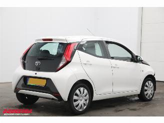 Toyota Aygo 1.0 VVT-i x-play Teilediebstahl Navi Airco Apple/Android Camera picture 3