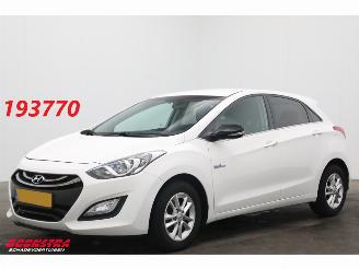 Coche accidentado Hyundai I-30 1.6 GDI Go! Cruise Navi Clima Bluetooth Camera PDC 2015/2