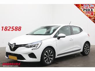 Damaged car Renault Clio 1.0 TCe Zen Airco PDC Cruise LMV Apple Carplay/Androidauto 2021/8