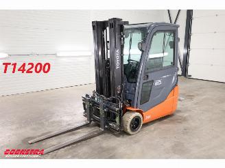 skadebil machine Toyota  8FBE20T Triplex Sideshift Spreader Full-Light-package 2019/4