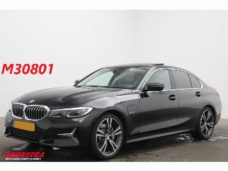 bruktbiler auto BMW 3-serie 330e High Executive HUD Pano Memory Camera SHZ Leder LED 2022/2