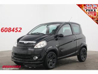 skadebil brommobiel Microcar M.GO Cream Leder LMV 2011/1