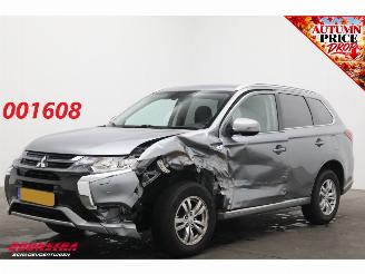 Coche accidentado Mitsubishi Outlander 2.0 PHEV Business Edition 4x4 Camera AHK Clima Cruise Navi 2015/10