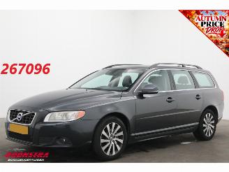 Voiture accidenté Volvo V-70 2.0 D4 Aut. Momentum Leder Navi Clima Cruise SHZ PDC AHK 2013/1
