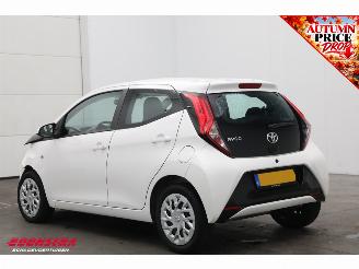 Toyota Aygo 1.0 VVT-i x-play Cruise Navi Apple/Android Camera Airco picture 4