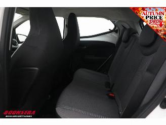 Toyota Aygo 1.0 VVT-i x-play Cruise Navi Apple/Android Camera Airco picture 20