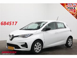 damaged passenger cars Renault Zoé R110 Life inkl.Batterie 52 kWh Cruise Navi Virtual Apple/Android PDC Airco 2021/6