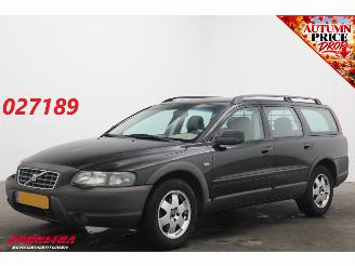 Gebrauchtwagen PKW Volvo V-70 Cross Country 2.4 T AWD Comfort Line Cruise Leder Memory PDC AHK 2001/3