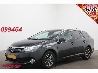 krockskadad bil auto Toyota Avensis 1.8 VVTi Aut. Dynamic Bsn. AHK Camera SHZ Clima Cruise Navi 2014/7