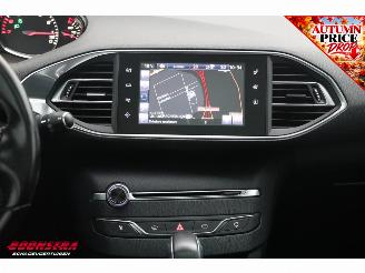 Peugeot 308 1.2 PureTech Aut. Allure Pano Cruise Navi Camera PDC AHK Bluetooth Clima picture 13
