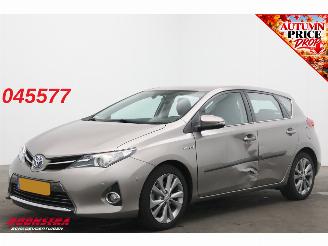 Vaurioauto  passenger cars Toyota Auris 1.8 Hybrid Executive Aut. Camera SHZ Clima Cruise Navi LED 2014/2