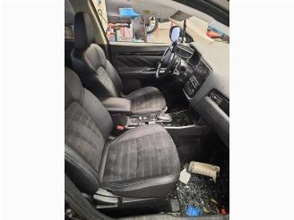 Mitsubishi Outlander Outlander (GF/GG), SUV, 2012 2.4 16V PHEV 4x4 picture 9