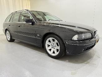 damaged passenger cars BMW 5-serie Touring 525i Special Exe Aut 2002/1