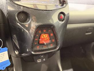 Toyota Aygo 1.0 VVT-i x-clusiv Cabrio Clima picture 8