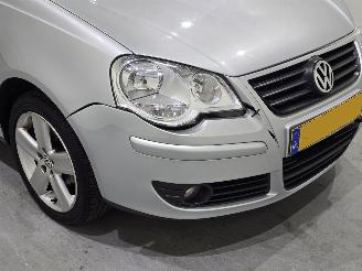 Volkswagen Polo 1.4-16V Comfortline AC 5,Drs LM 60Kw NAP picture 13