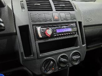Volkswagen Polo 1.4-16V Comfortline AC 5,Drs LM 60Kw NAP picture 23